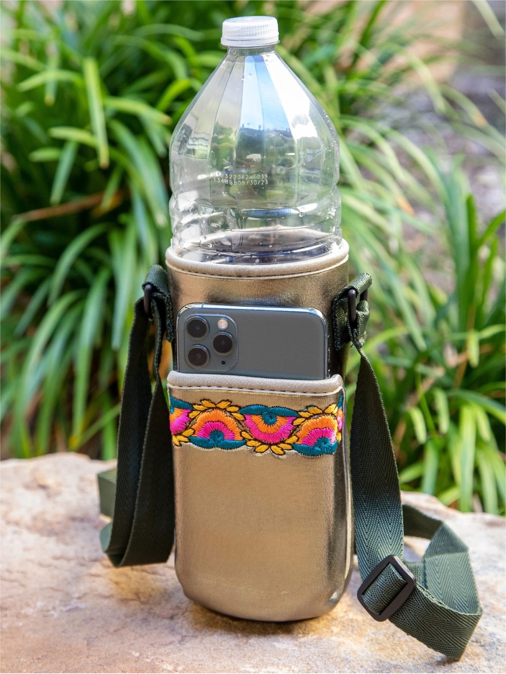 NATURAL LIFE EMBROIDERED WATER BOTTLE CARRIER